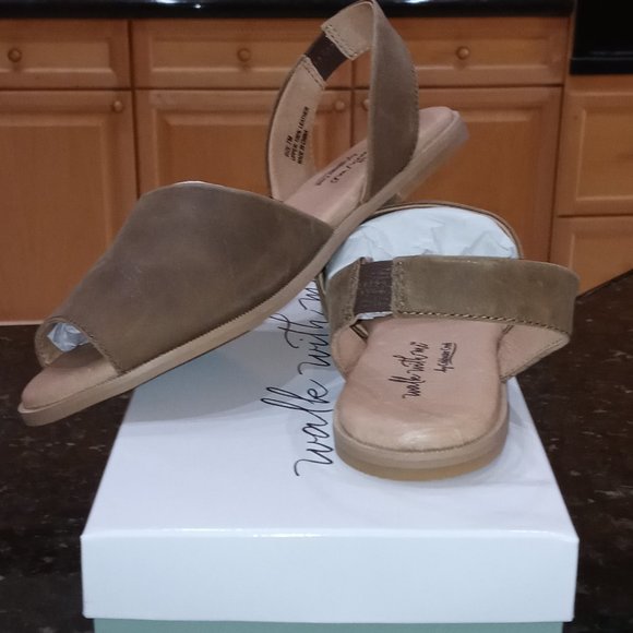 Walk with Love by Coldwater Creek - Picture 3 of 4